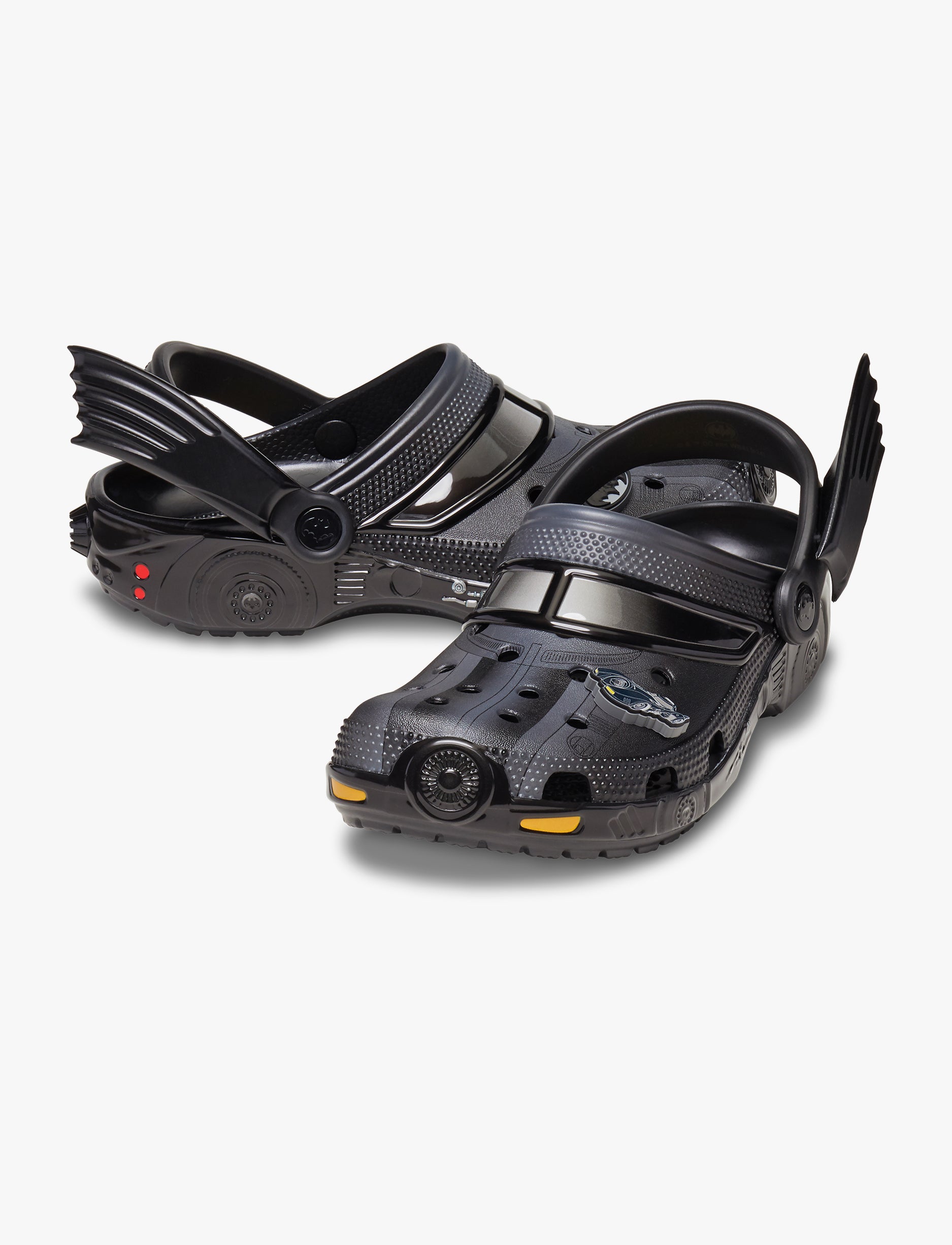 Crocs Batman Batmobile Classic Clog -  כפכפי קרוקס באטמן בעיטור כנפי עטלף בצבע שחור