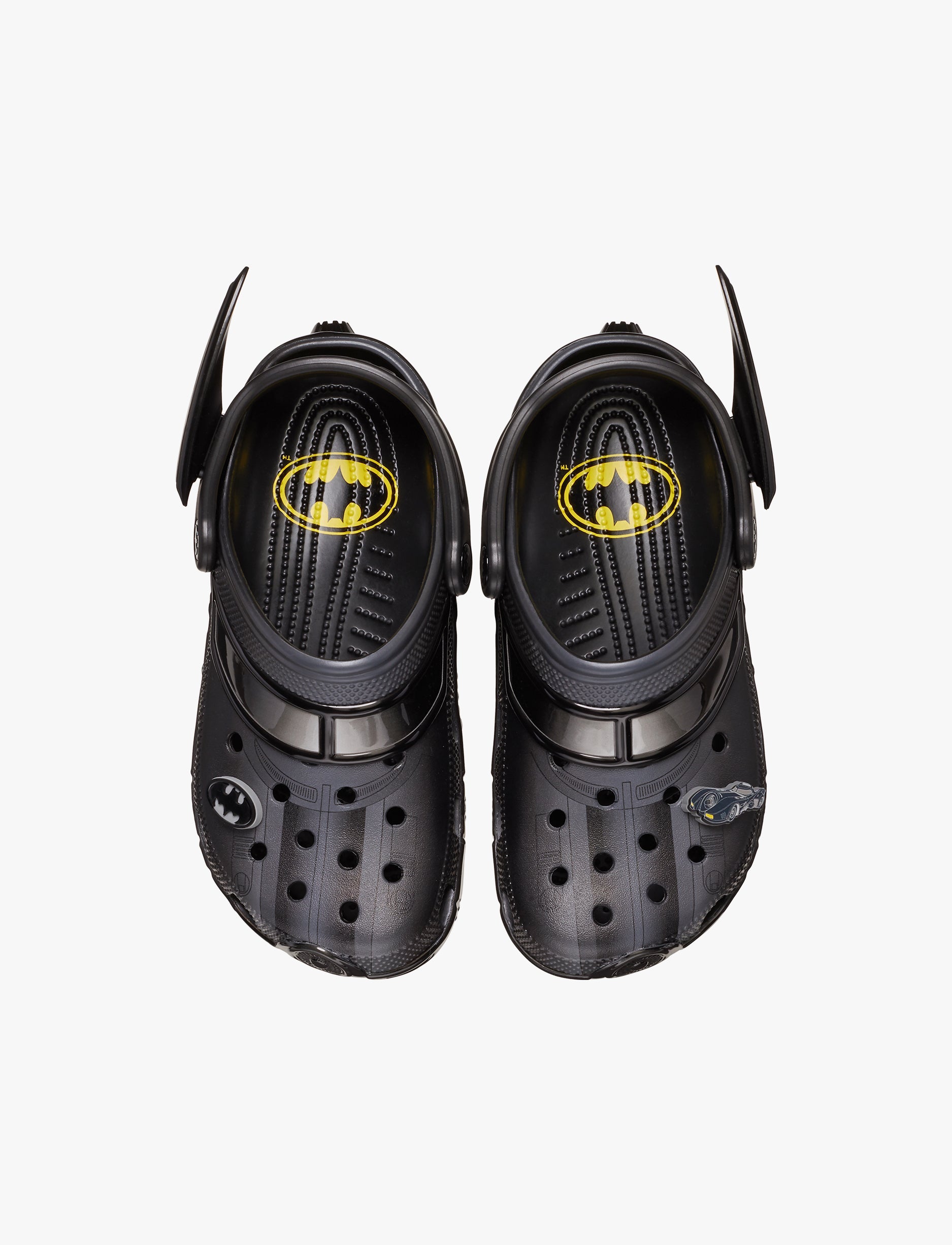 Crocs Batman Batmobile Classic Clog -  כפכפי קרוקס באטמן בעיטור כנפי עטלף בצבע שחור