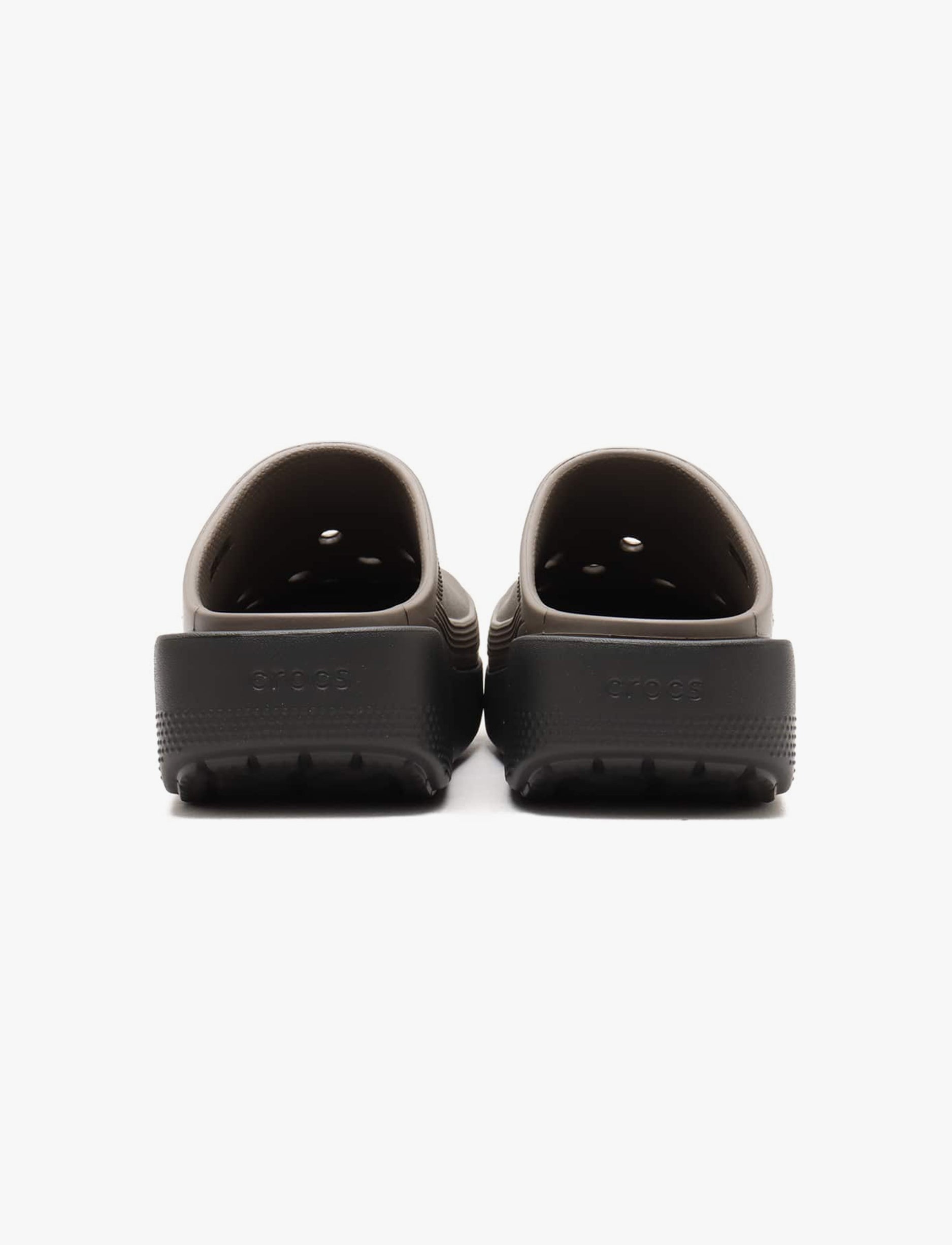 Crocs Blunt Toe Blocked - כפכפי קרוקס לנשים בצבע חום פיוטר