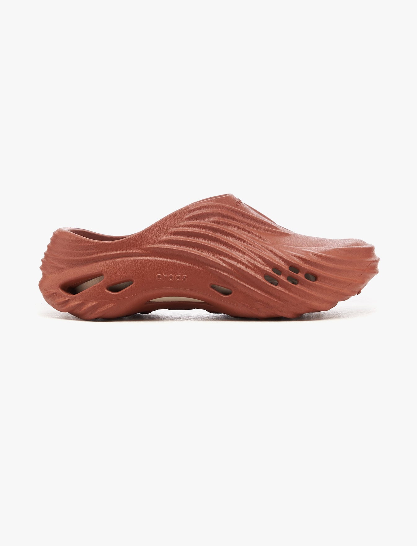 Crocs Echo Wave - כפכפי קרוקס אקו וויב בצבע חום