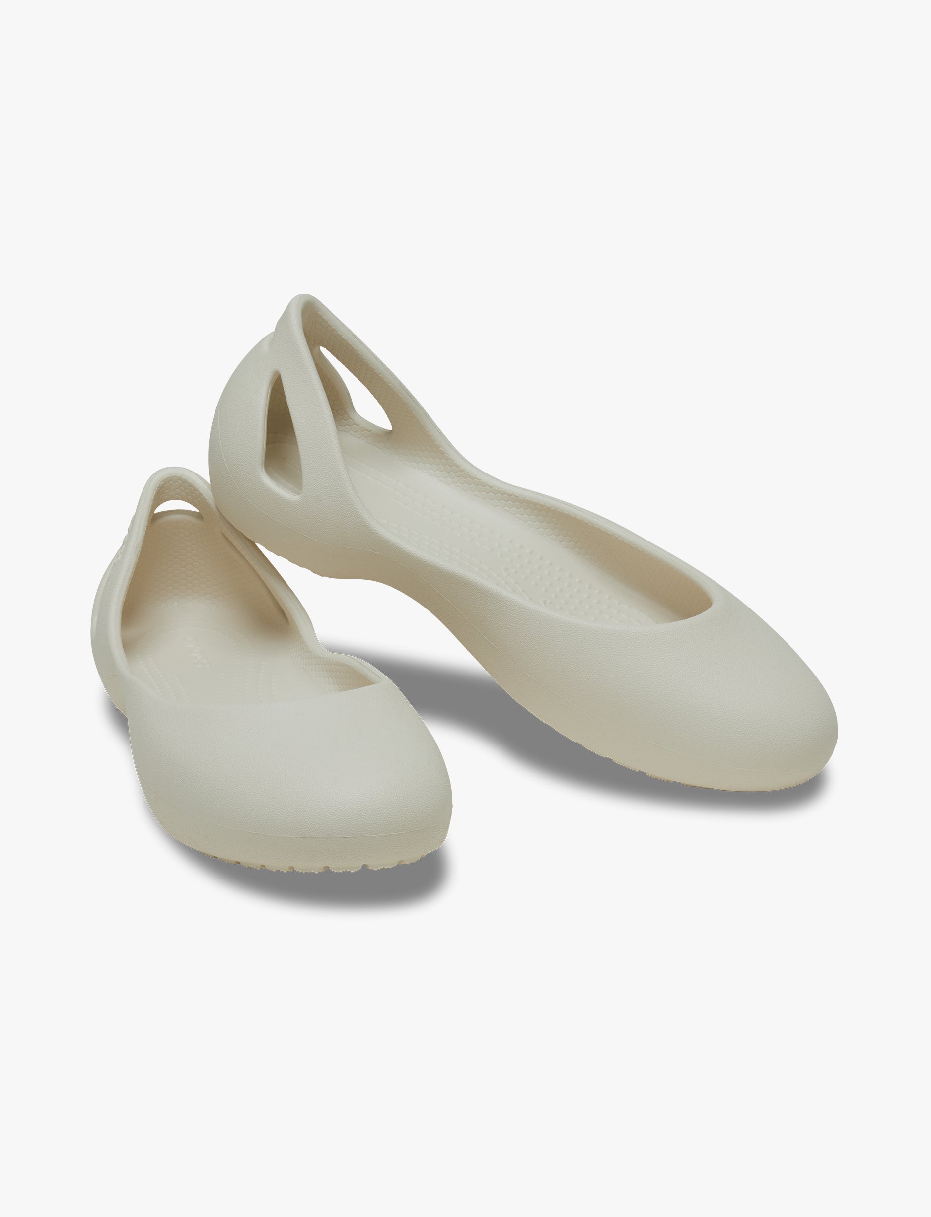 Crocs Kadee Flat -  נעלי קרוקס קיידי שטוחות לנשים בצבע סטוקו