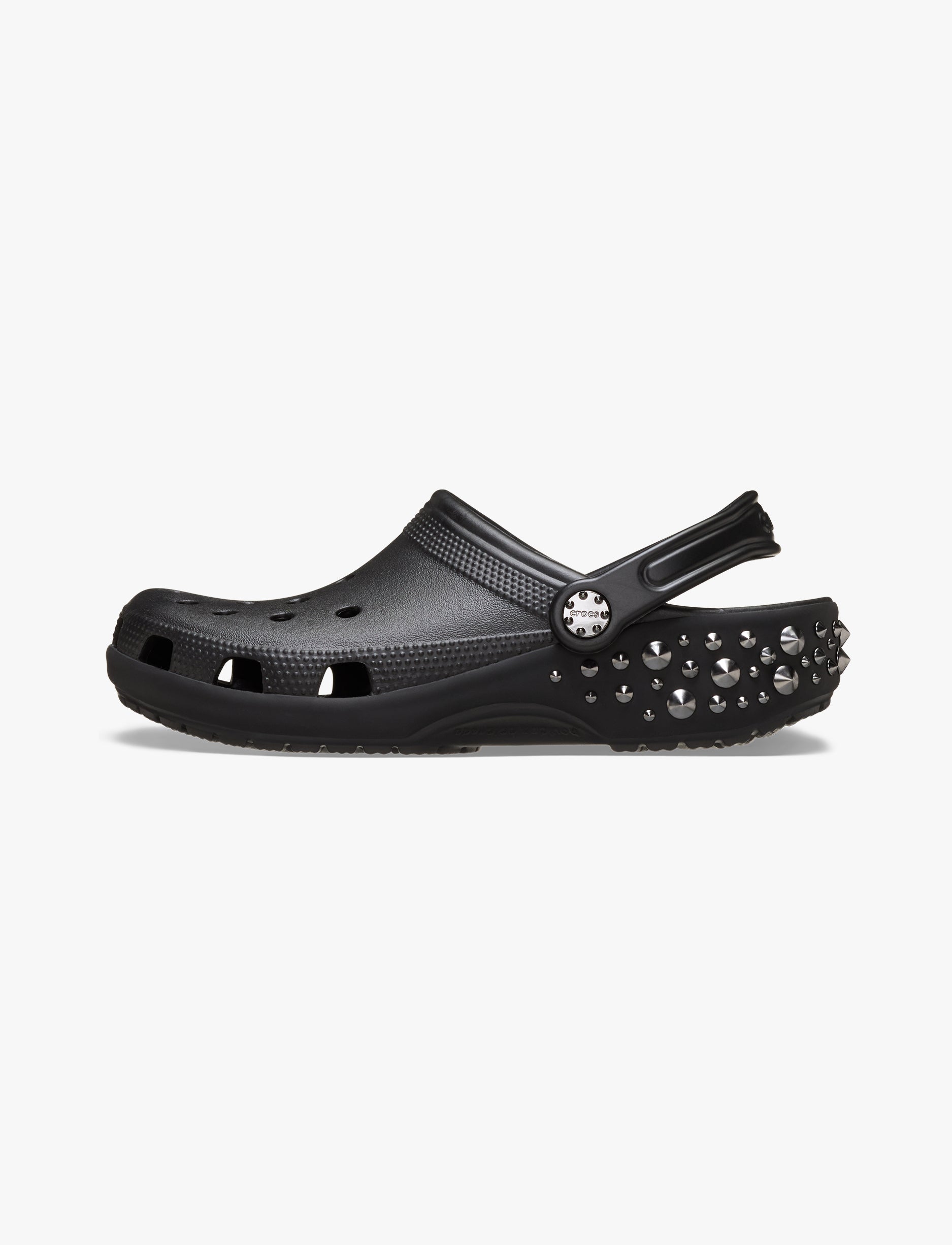 Crocs Classic Studded Clog - כפכפי קרוקס קלוג בעיטור ניטים בצבע שחור