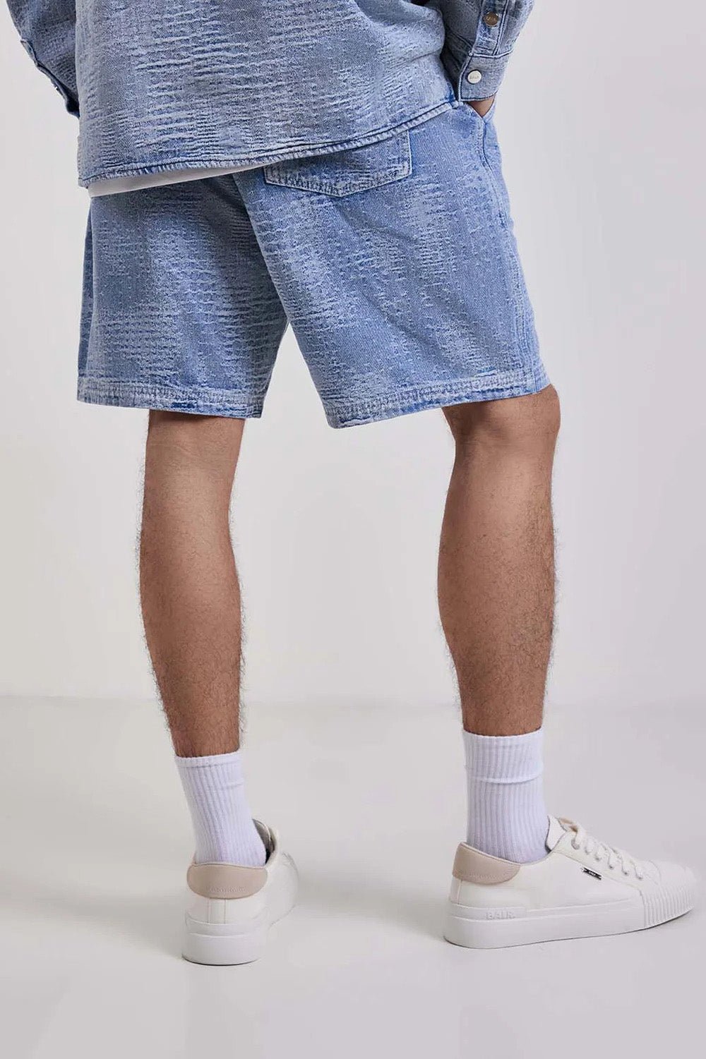 ג'ינס קצר באלר Relaxed-Fit Back Patch גברים