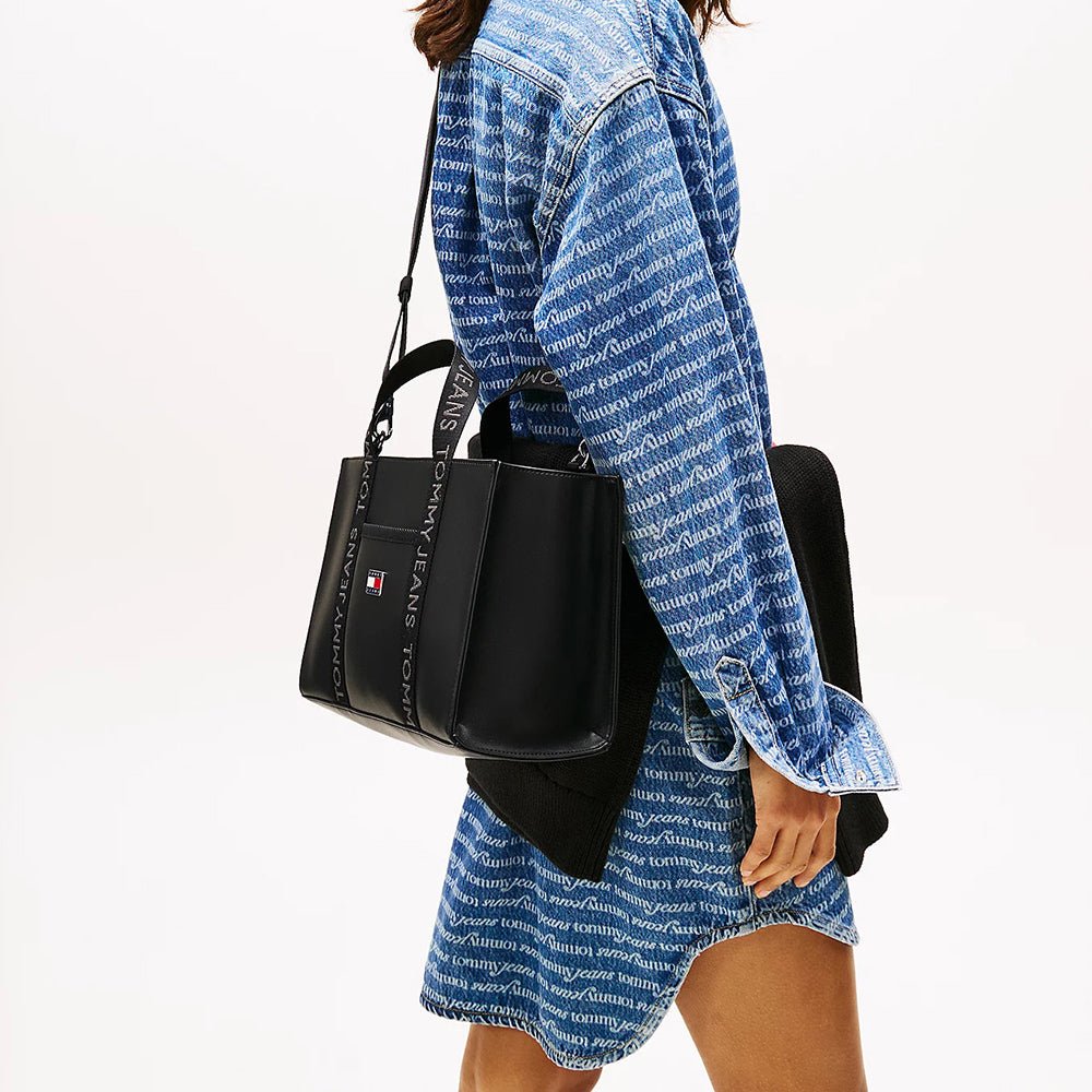 תיק טומי הילפיגר Essential Repeat Logo Tote נשים