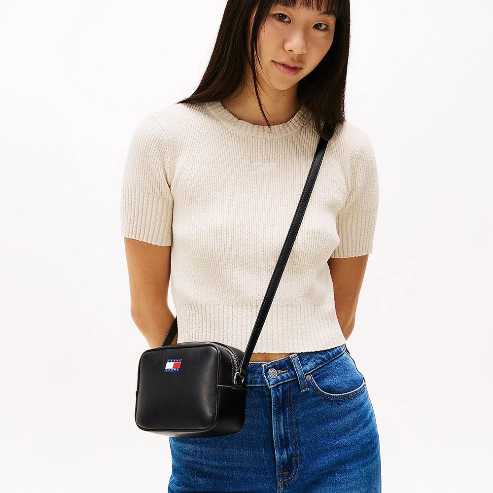 תיק טומי הילפיגר Essential Camera נשים