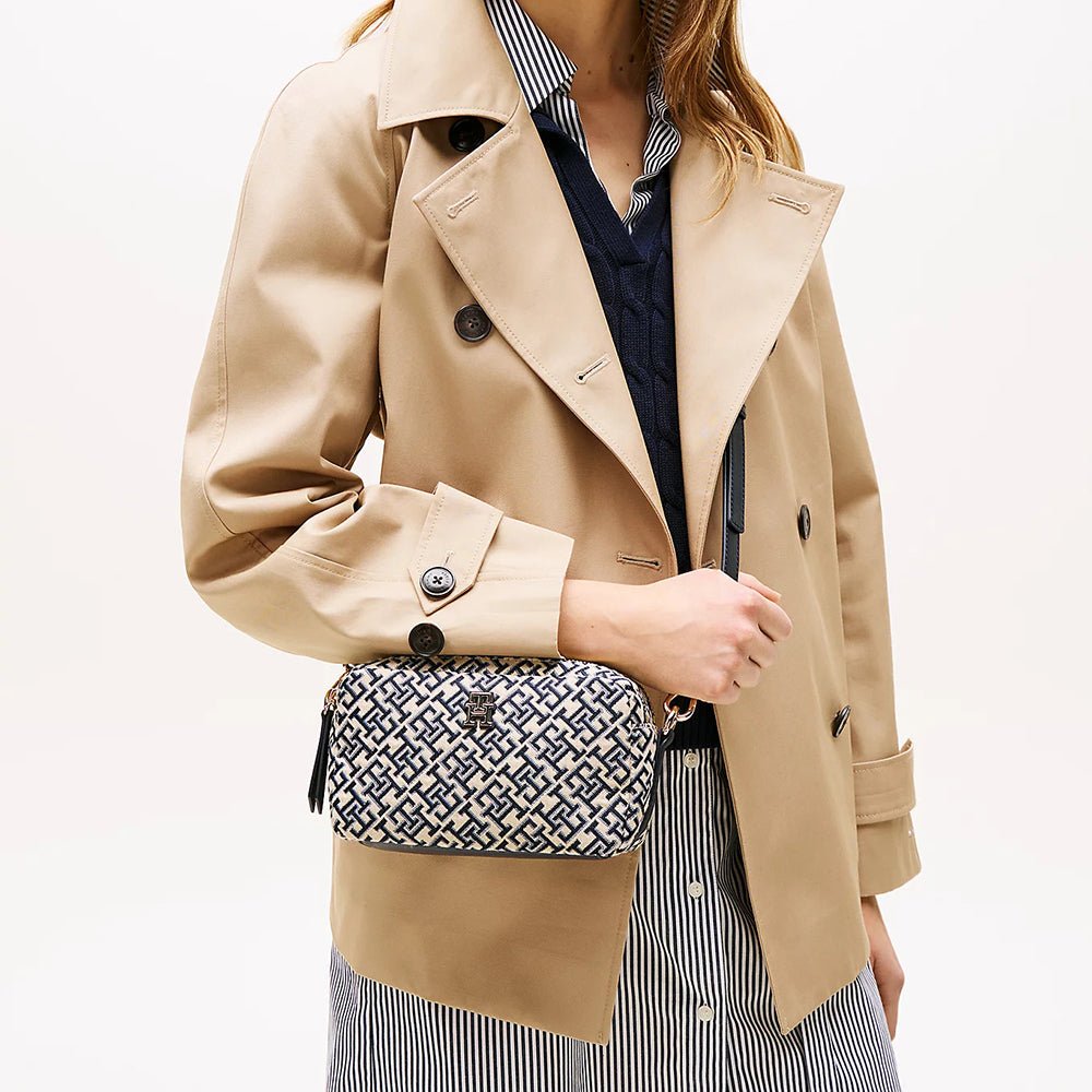 תיק טומי הילפיגר TH Monogram Jacquard Camera נשים