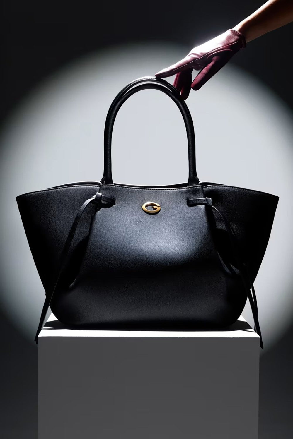 תיק Guess Allegra Girlfriend Tote נשים - gus-BG223723-BLA-One-Size