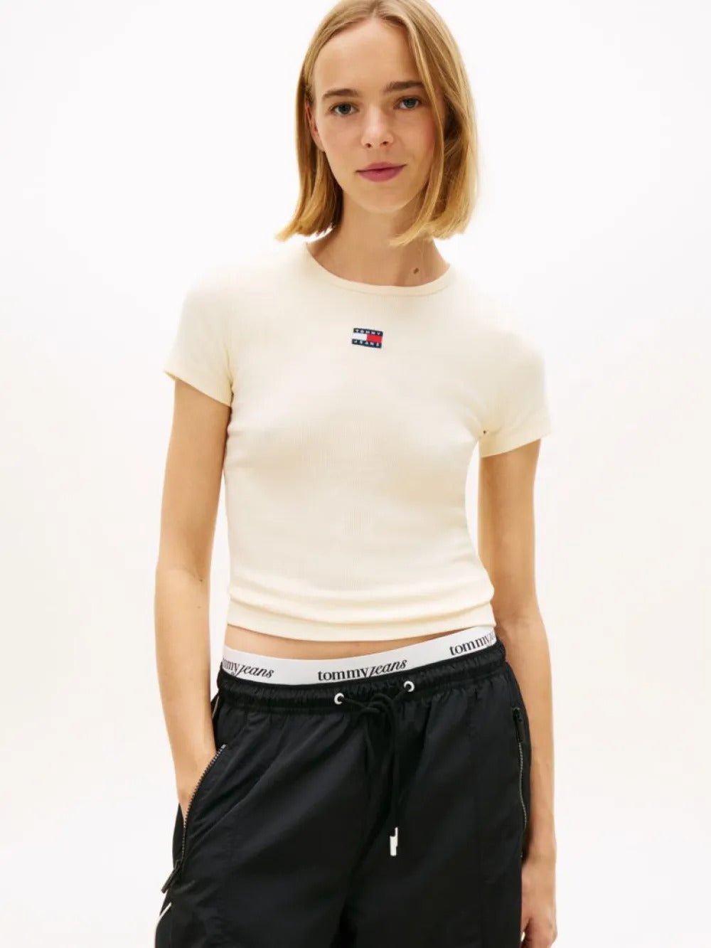 חולצת טישירט קצרה טומי הילפיגר Badge Ribbed Slim נשים
