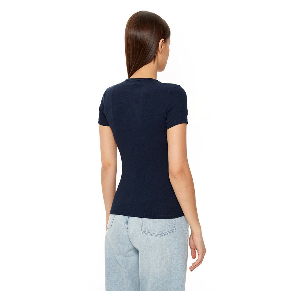 חולצת טישירט קצרה טומי הילפיגר Slim Badge Rib Tee נשים