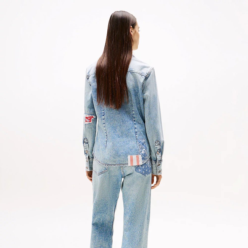 חולצת ג'ינס מכופתרת טומי הילפיגר Regular Fit Patchwork נשים