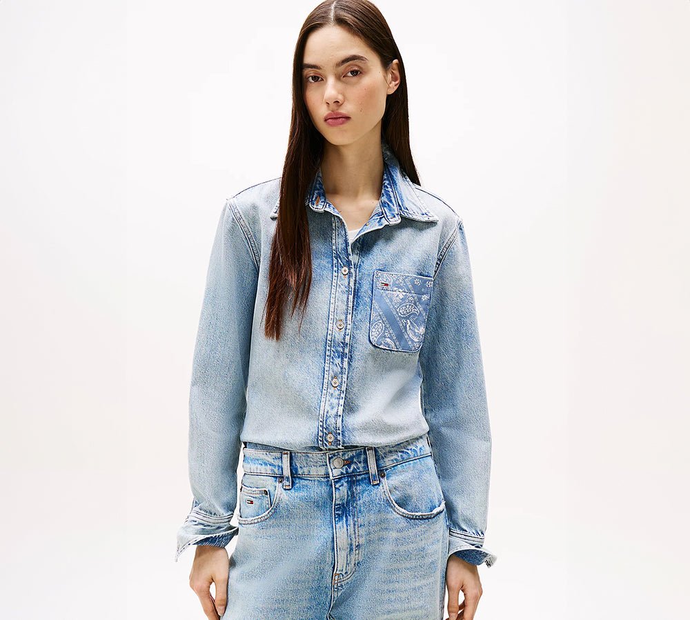 חולצת ג'ינס מכופתרת טומי הילפיגר Regular Fit Patchwork נשים
