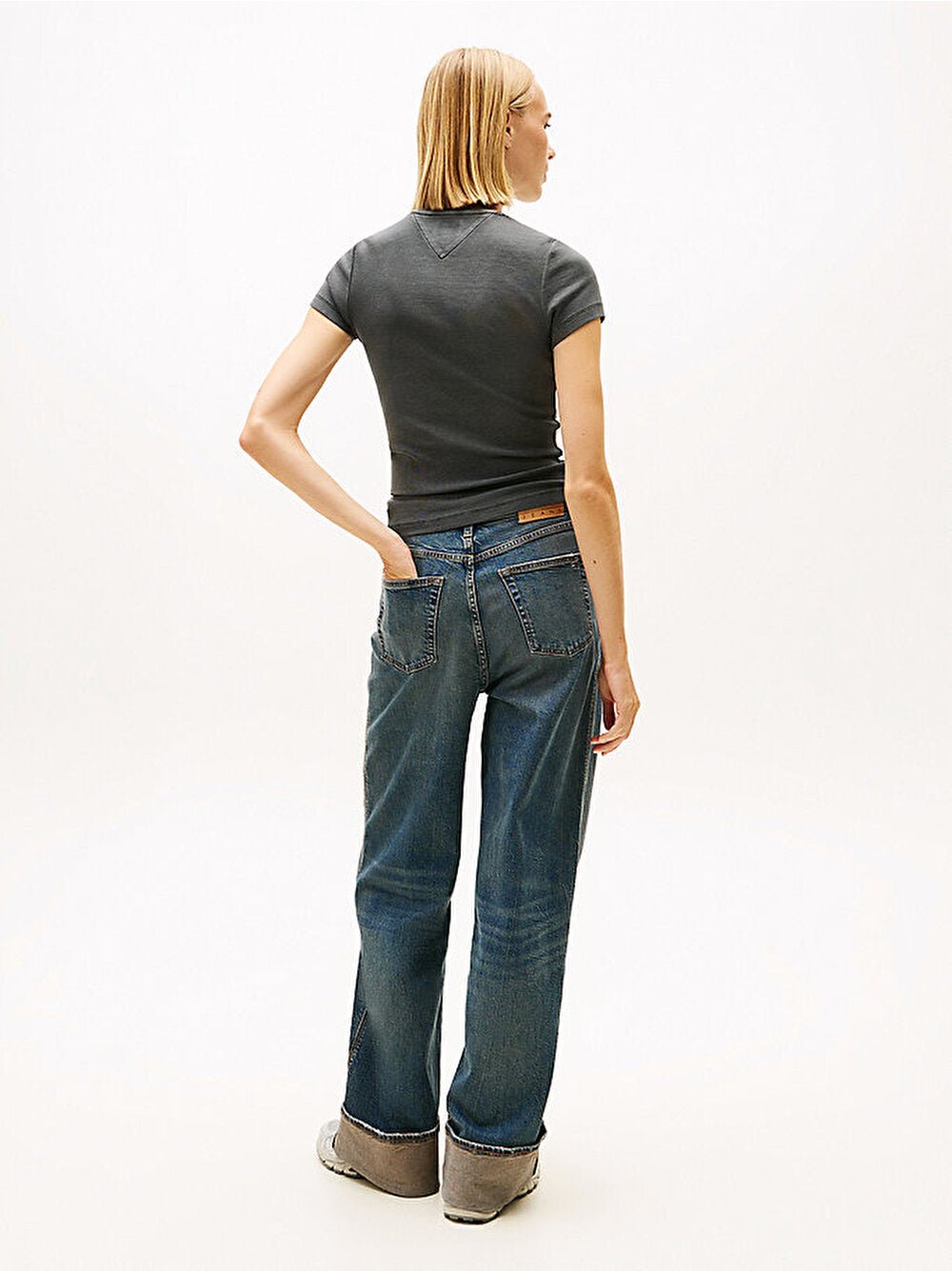 חולצת טישירט קצרה טומי הילפיגר Slim Gmd Script Rib נשים