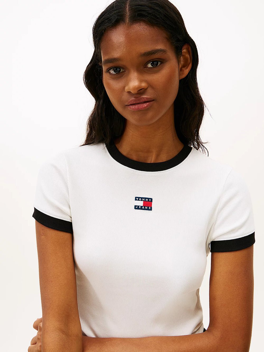 חולצת טישירט קצרה טומי הילפיגר Badge Ribbed Slim נשים