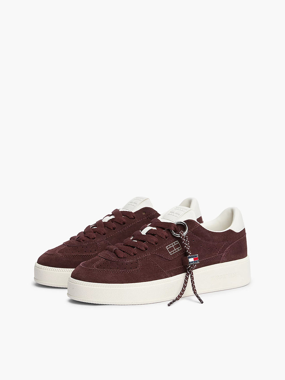 נעלי טומי הילפיגר The Greenwich Suede Logo Charm Trainers נשים