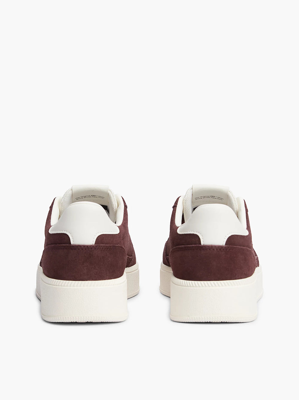נעלי טומי הילפיגר The Greenwich Suede Logo Charm Trainers נשים