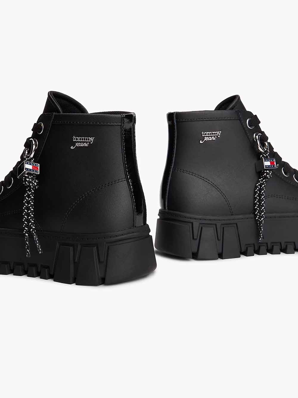 מגפי טומי הילפיגר Logo Charm Platform Trainers With Leather נשים