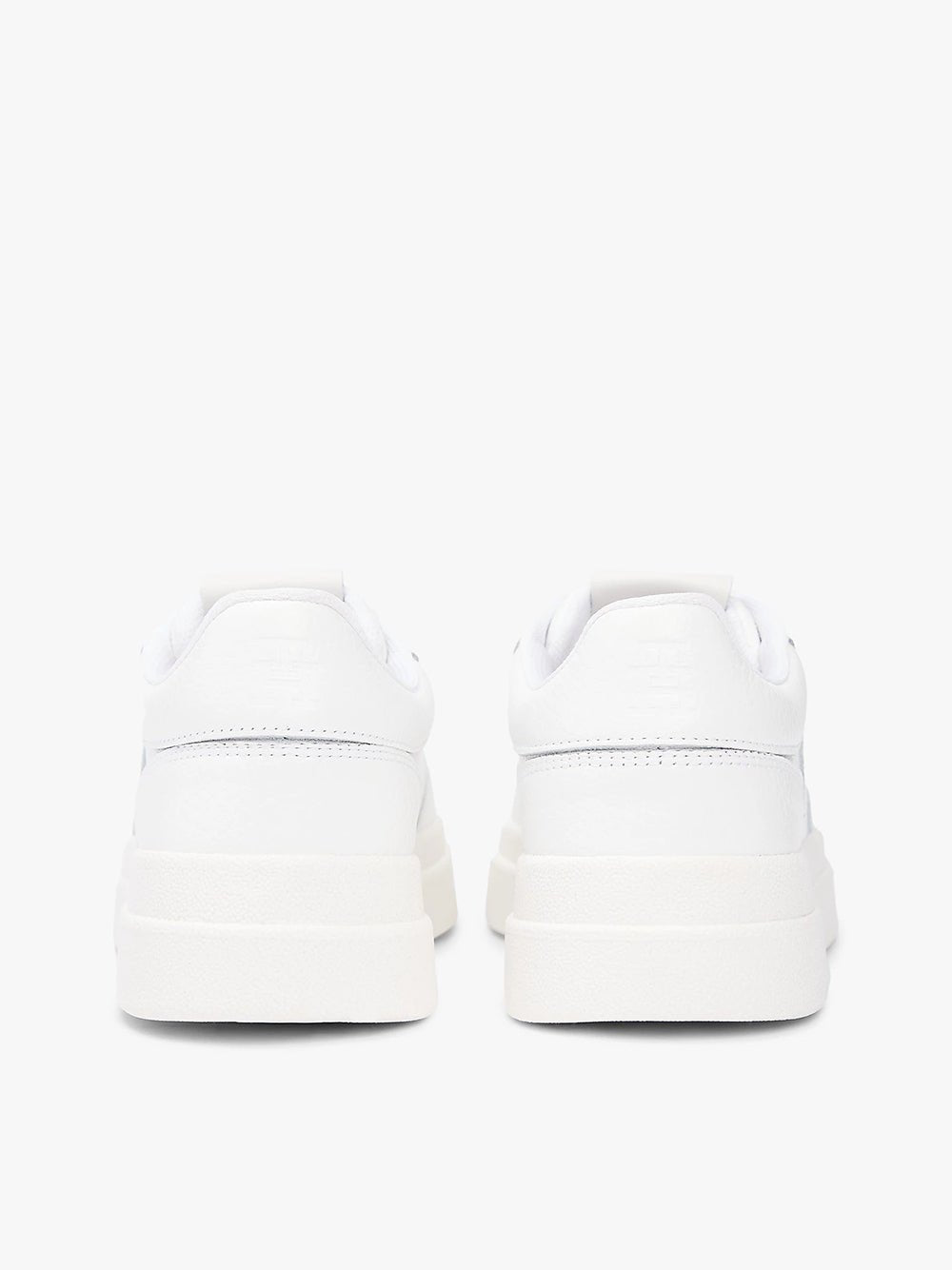 נעלי טומי הילפיגר Debossed Th Monogram Leather Court Trainers נשים