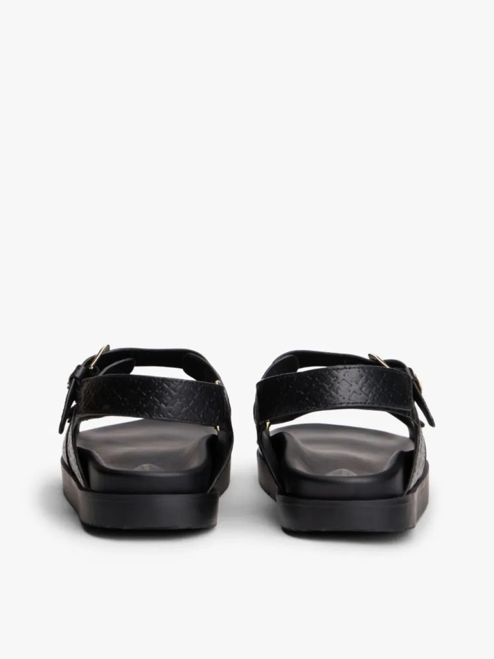 סנדלי טומי הילפיגר Leather TH Monogram Buckle Cleat נשים