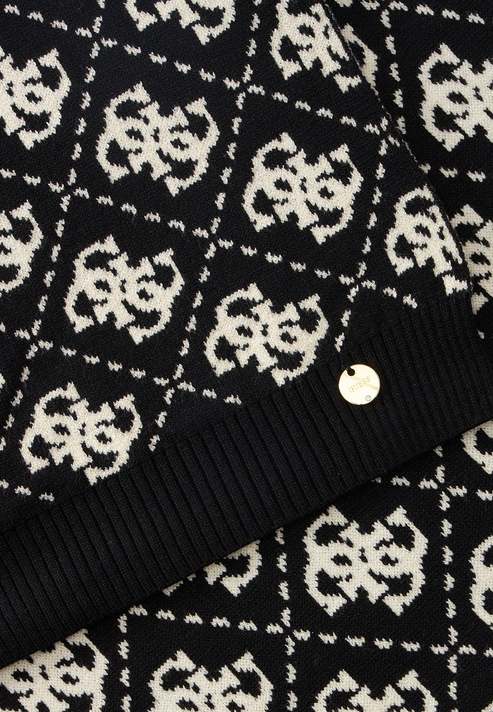 סט כובע וצעיף Guess Beanie And Scarf Set נשים
