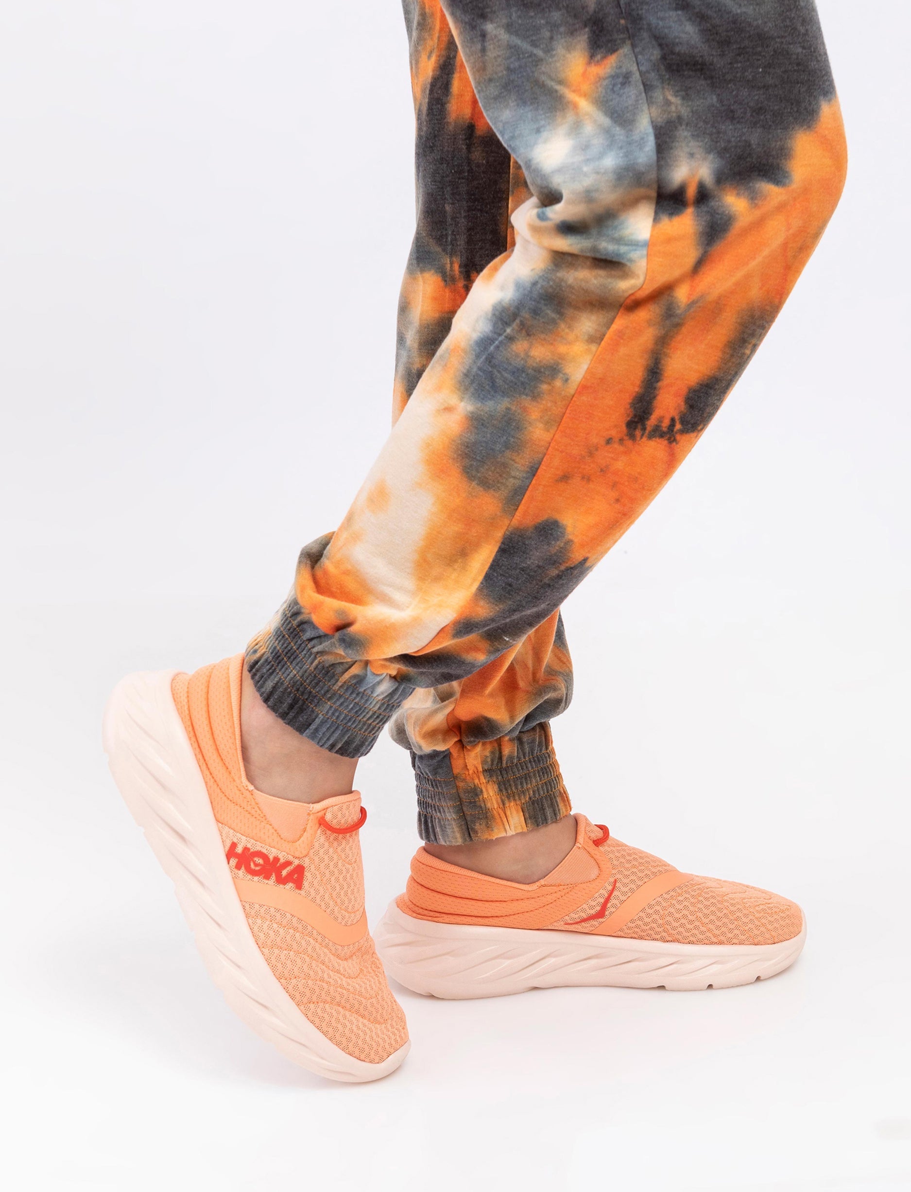 Hoka Ora Recovery Shoes 2 – נעלי גרב נשים אורה 2 בצבע כתום/אדום פיאסטה