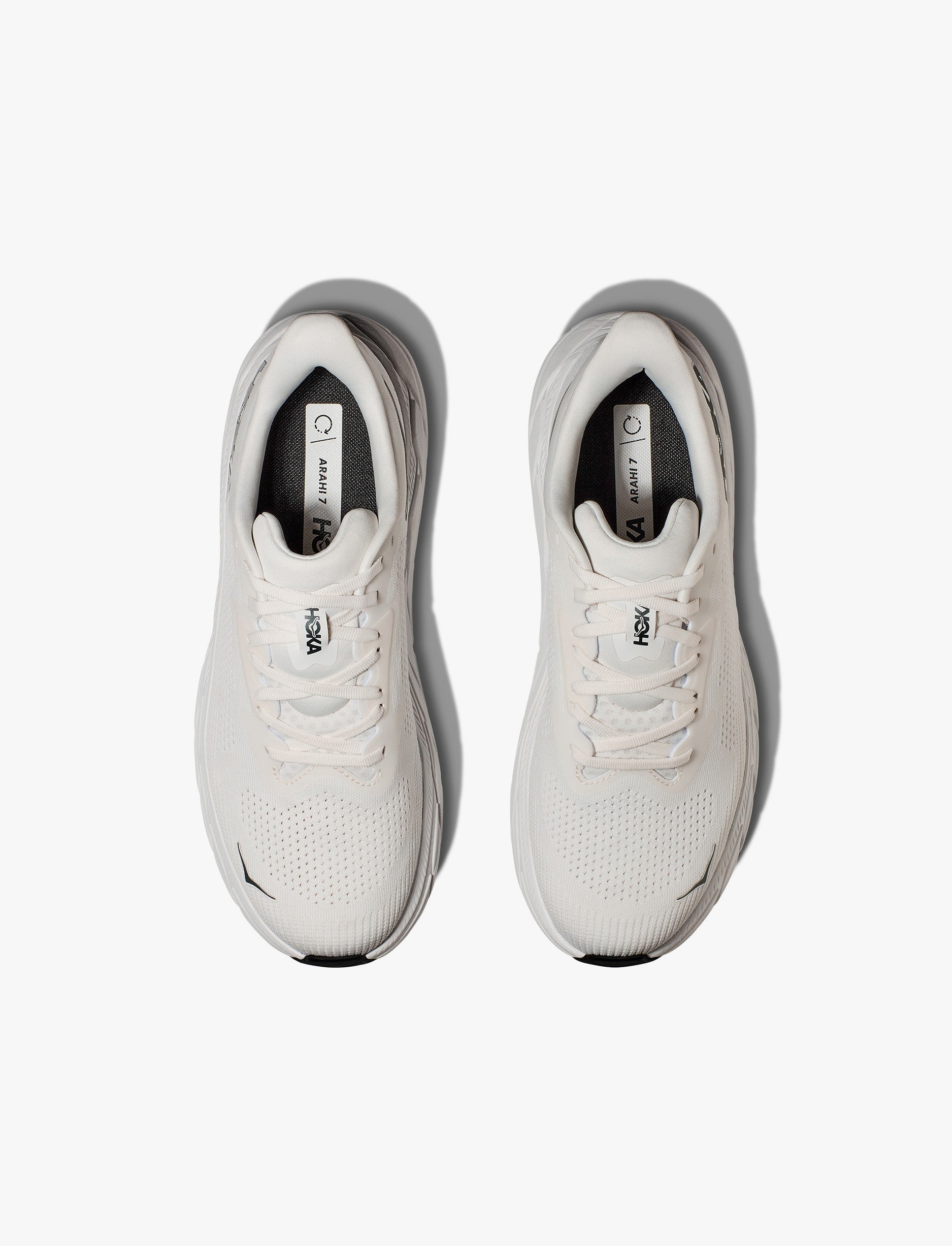 HOKA Arahi 7 - נעלי ספורט גברים הוקה ארהי 7 בצבע לבן/אפרפר