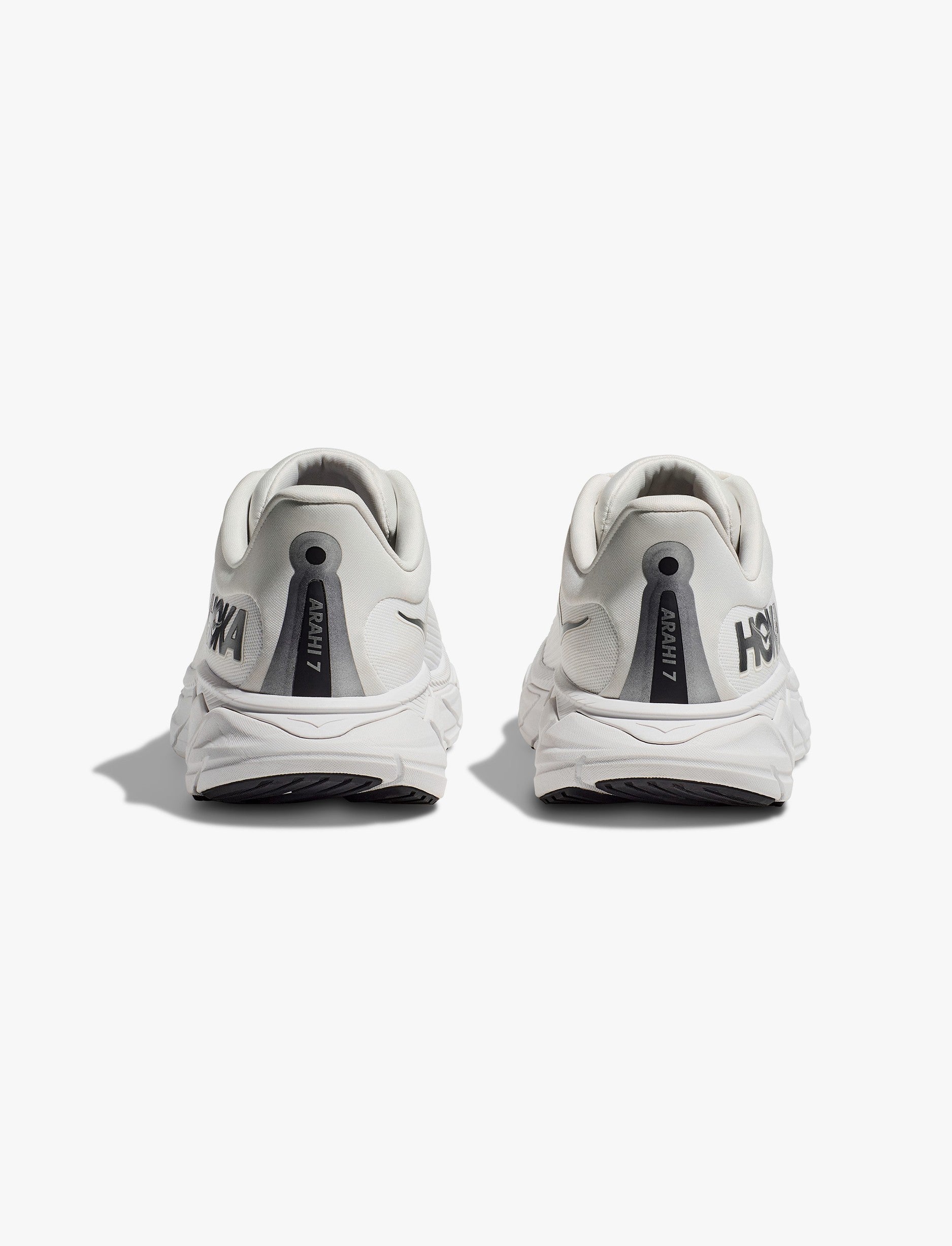 HOKA Arahi 7 - נעלי ספורט גברים הוקה ארהי 7 בצבע לבן/אפרפר