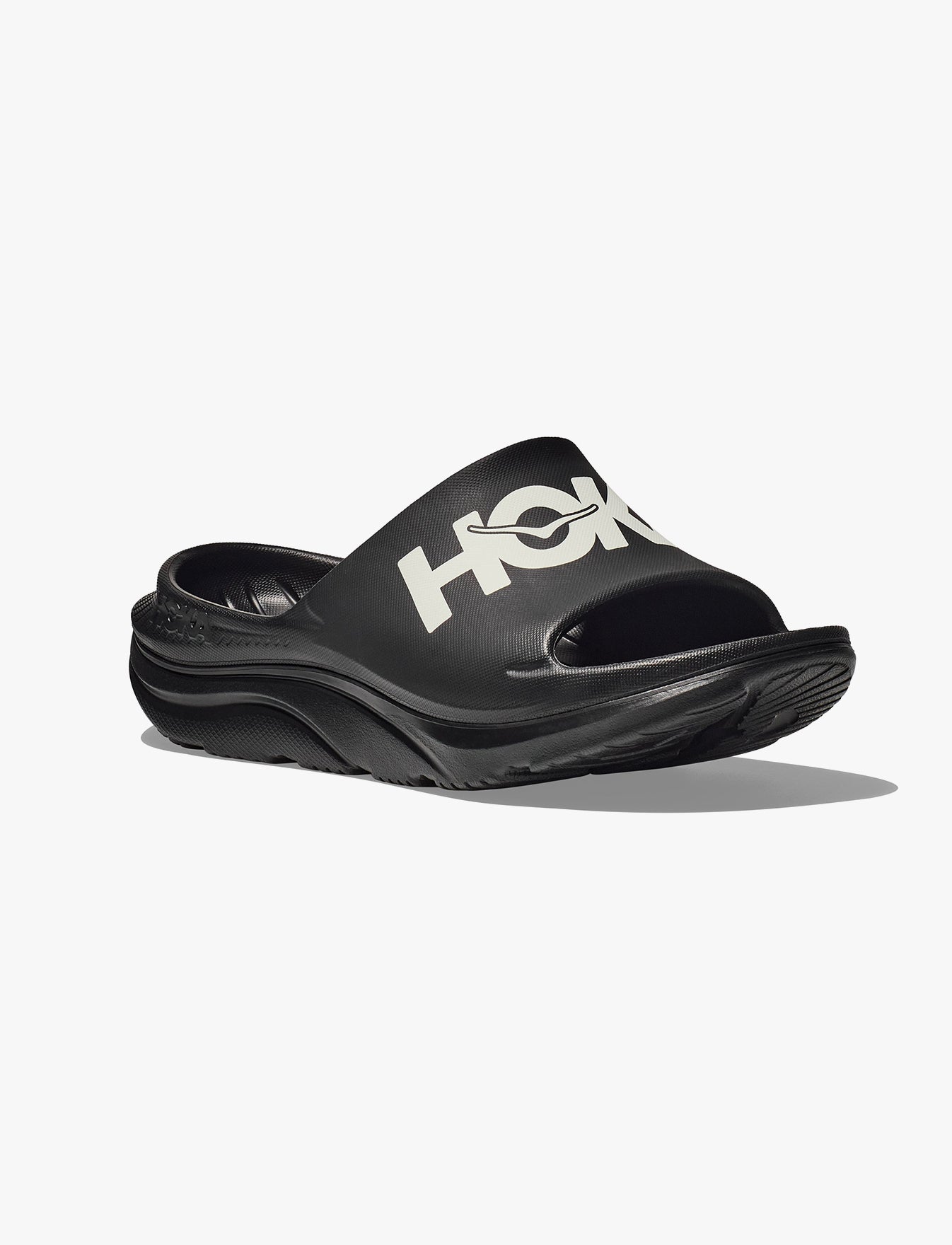 HOKA ORA ATHLETIC SLIDE - כפכפי אורה אתלטיקס סלייד בצבע שחור/לבן