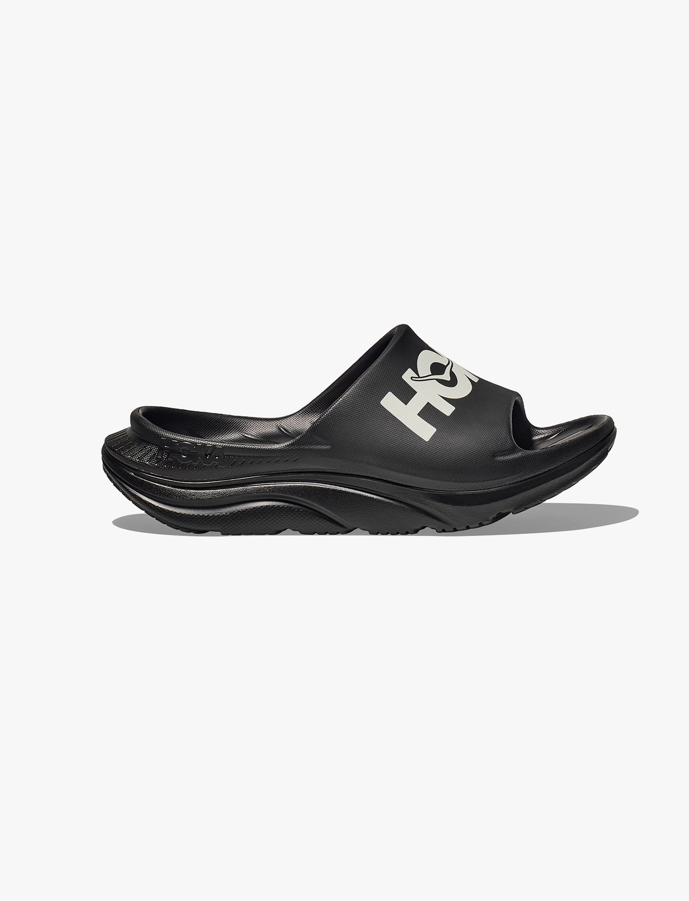HOKA ORA ATHLETIC SLIDE - כפכפי אורה אתלטיקס סלייד בצבע שחור/לבן