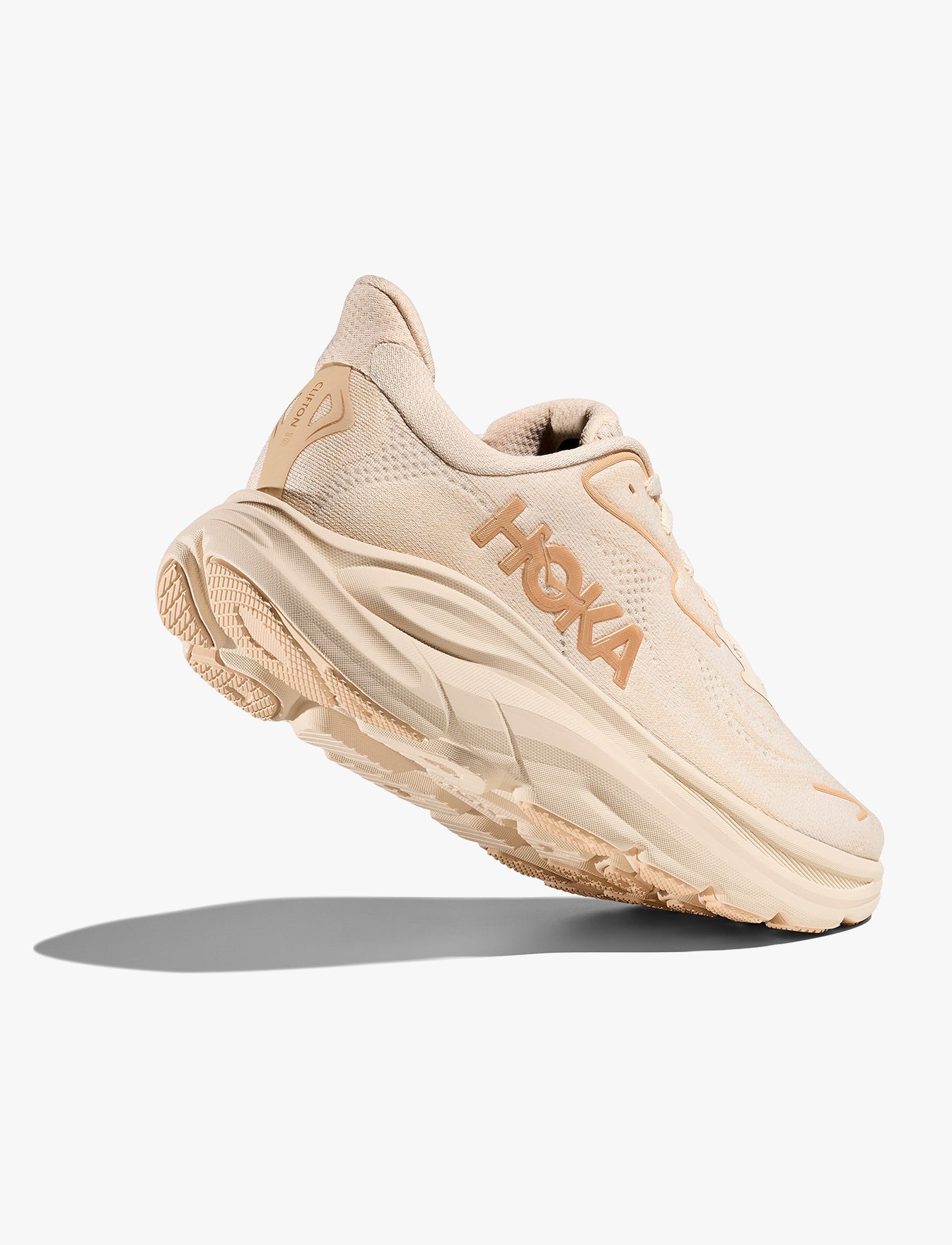 HOKA CLIFTON WIDE 10 - נעלי ספורט נשים הוקה קליפטון 10 רחבות בצבע וניל/לבנה