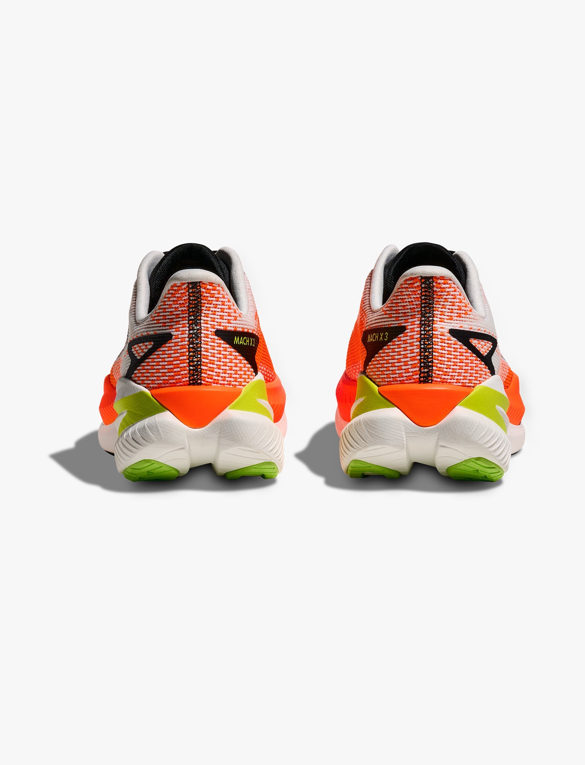 HOKA MACH X 3 - נעלי ספורט לגברים הוקה מאכ איקס בצבע לבן/נאון טנג'רין