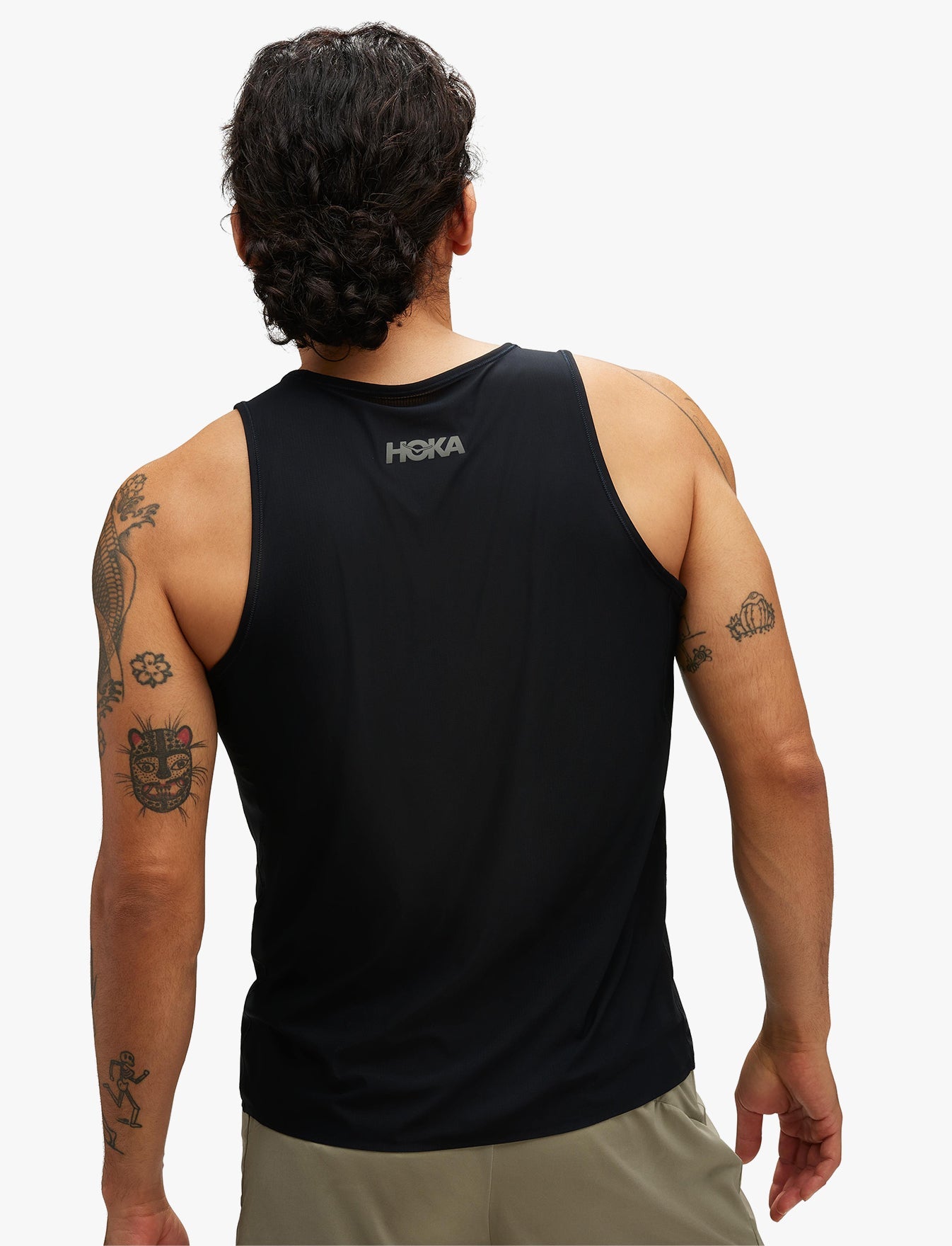 M AIROLITE RUN TANK - גופיית ריצה אירולייט לגברים בצבע שחור