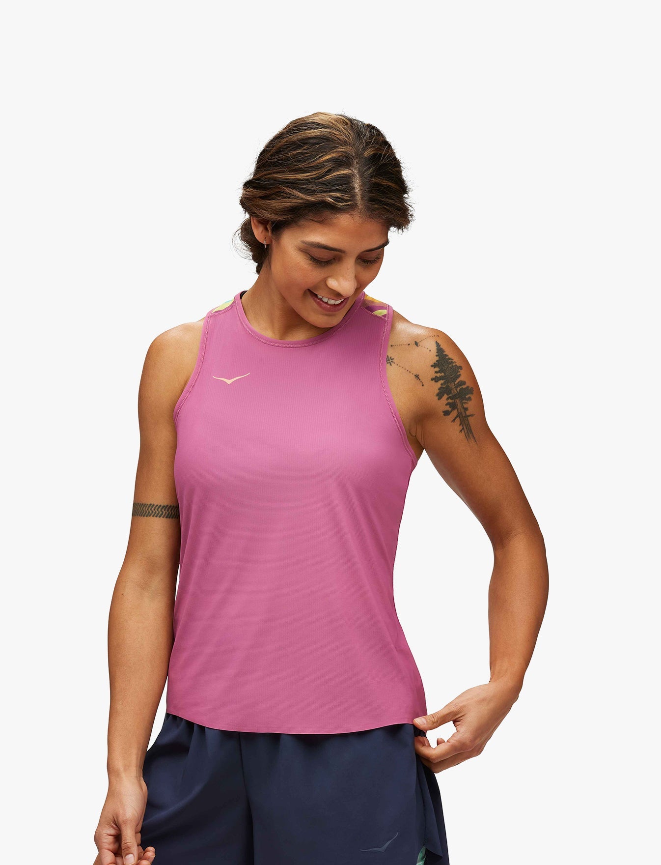 גופיית ריצה אירולייט לנשים - W AIROLITE RUN TANK בצבע ורוד