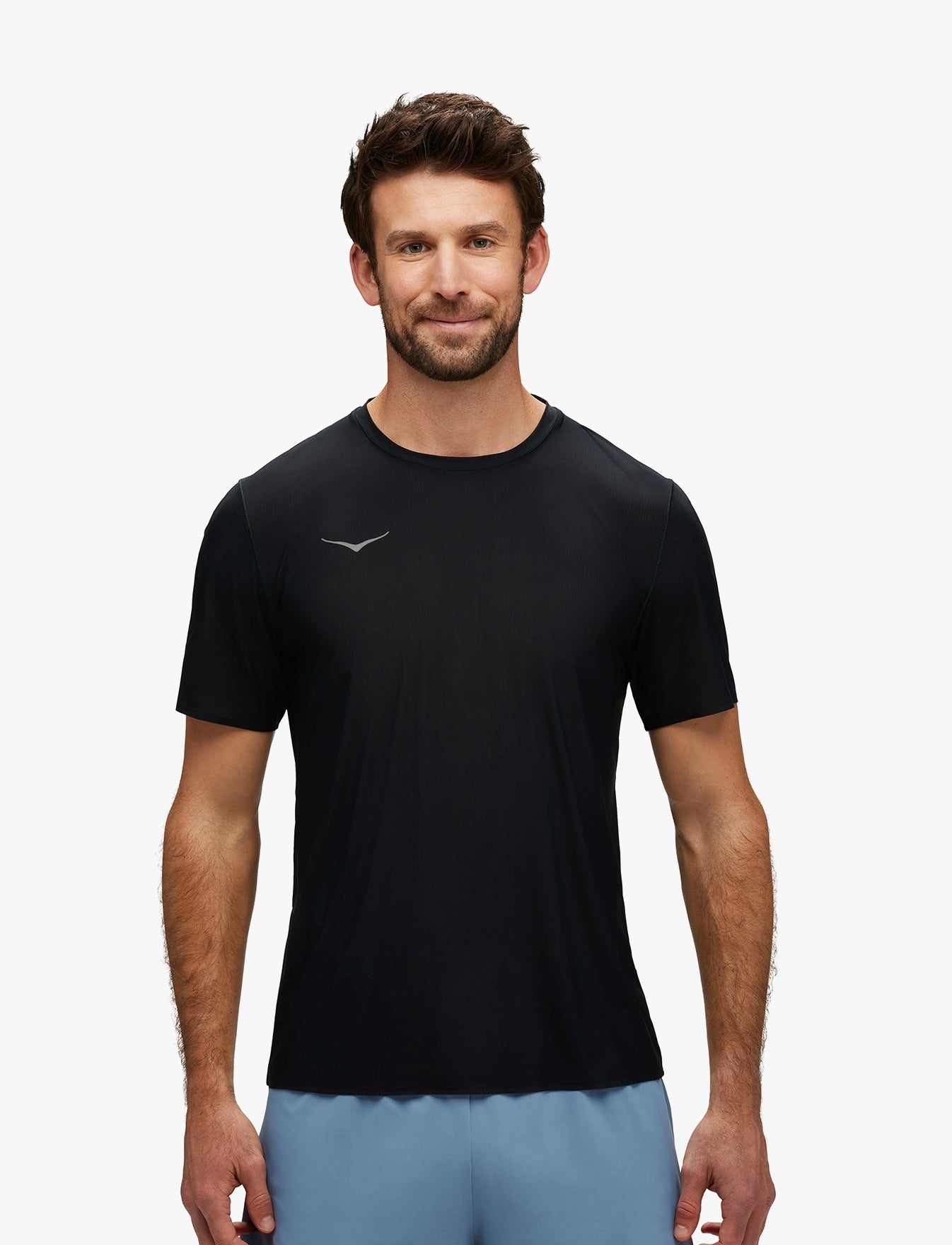M AIROLITE RUN SHORT SLEEVE - חולצת ריצה לגברים טי אירולייט - שרוול קצר בצבע שחור
