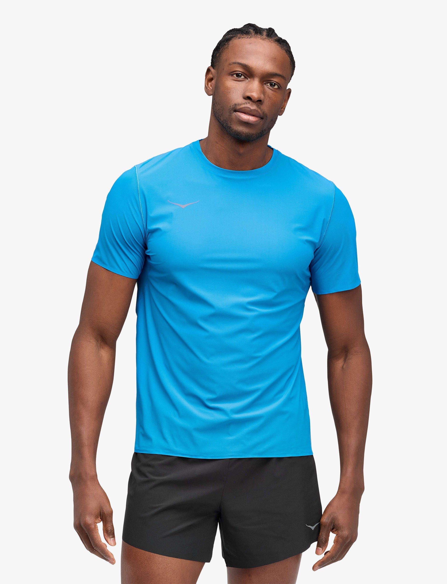 M AIROLITE RUN SHORT SLEEVE - חולצת ריצה לגברים טי אירולייט - שרוול קצר בצבע כחול