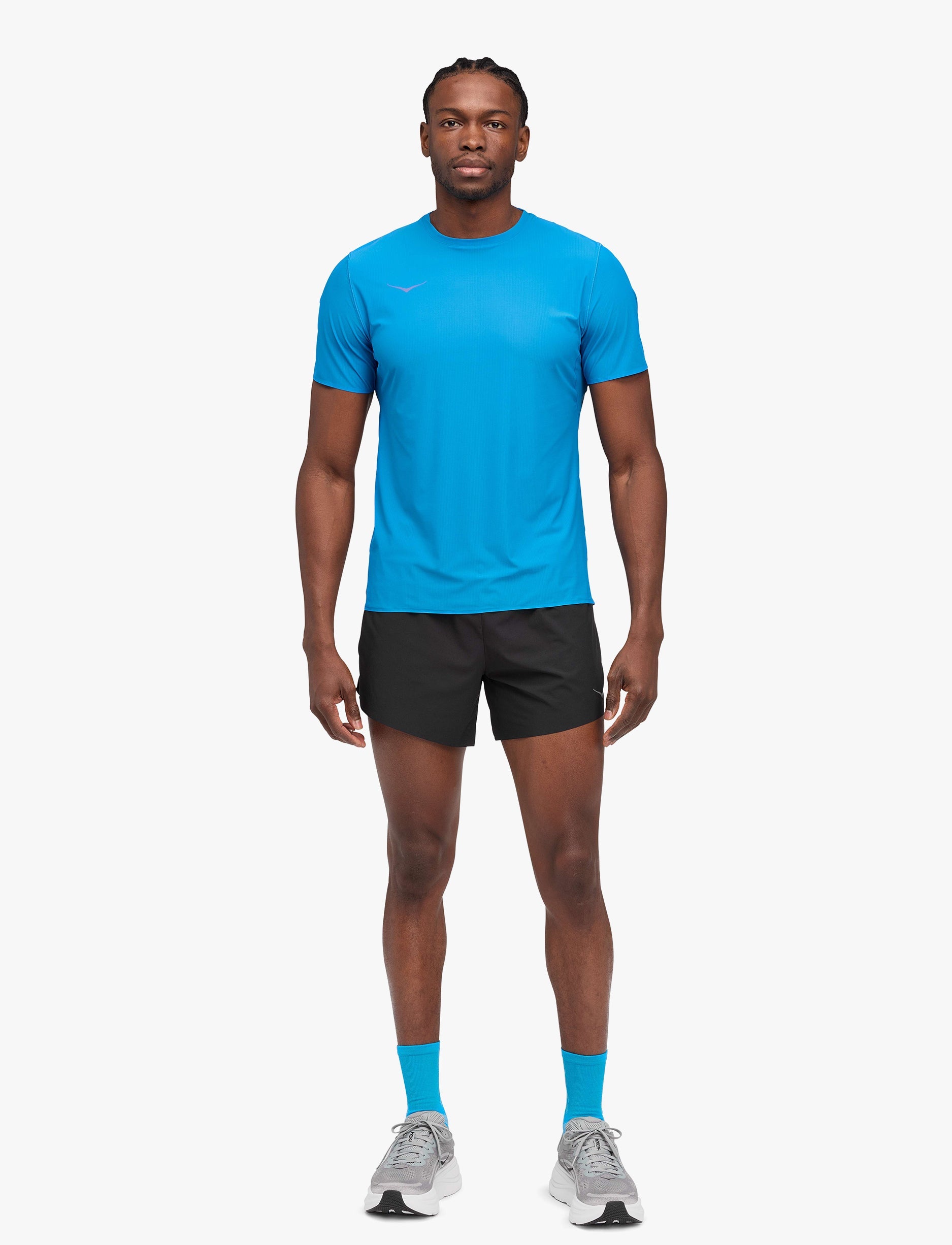 M AIROLITE RUN SHORT SLEEVE - חולצת ריצה לגברים טי אירולייט - שרוול קצר בצבע כחול