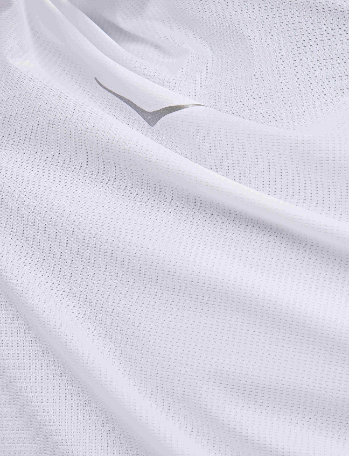 M AIROLITE RUN SHORT SLEEVE - חולצת ריצה לגברים טי אירולייט - שרוול קצר בצבע לבן