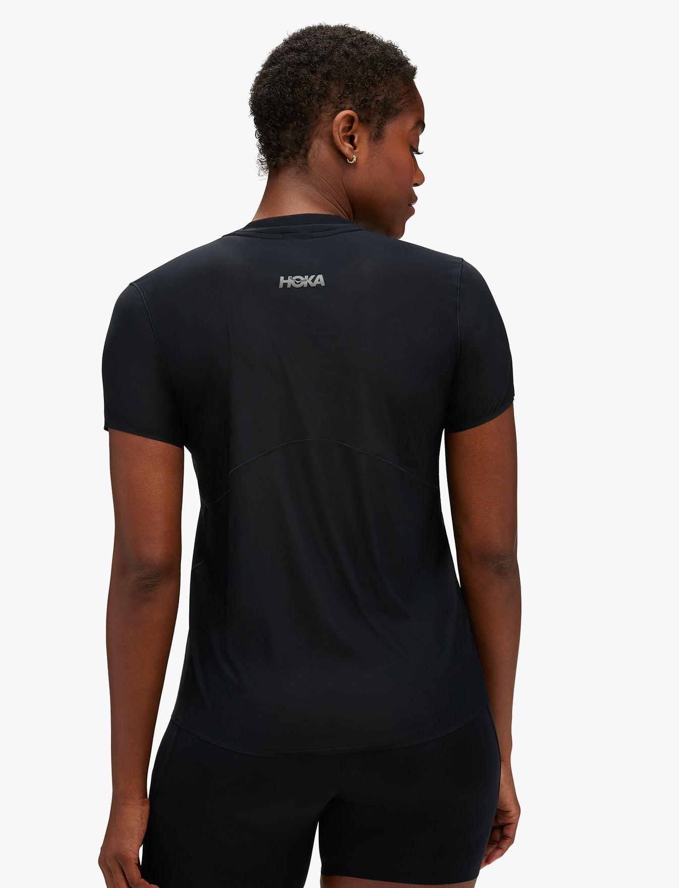 AIROLITE RUN SHORT SLEEVE - חולצת ריצה לנשים טי אירולייט - שרוול קצר בצבע שחור