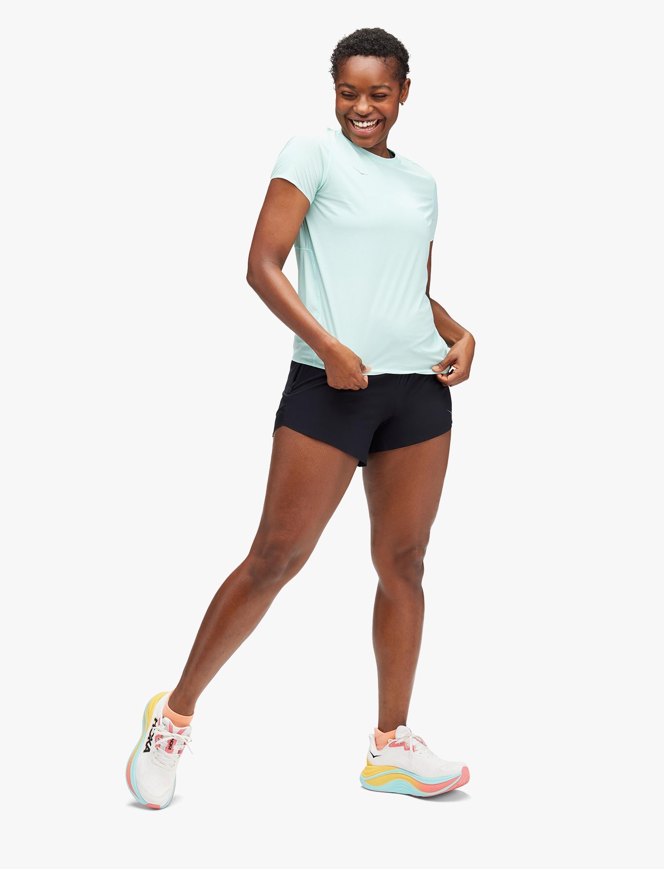 AIROLITE RUN SHORT SLEEVE - חולצת ריצה לנשים טי אירולייט - שרוול קצר בצבע תכלת