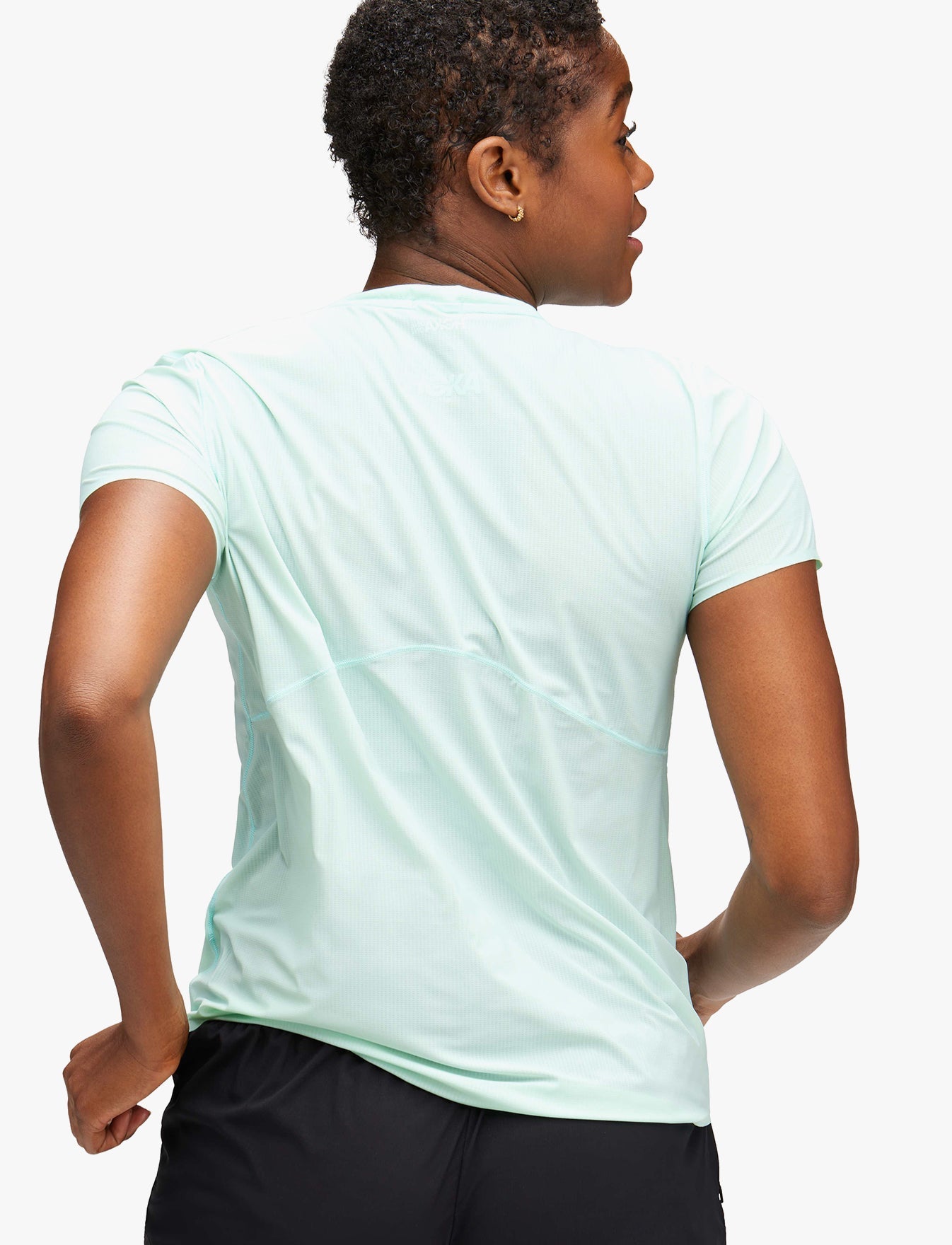 AIROLITE RUN SHORT SLEEVE - חולצת ריצה לנשים טי אירולייט - שרוול קצר בצבע תכלת