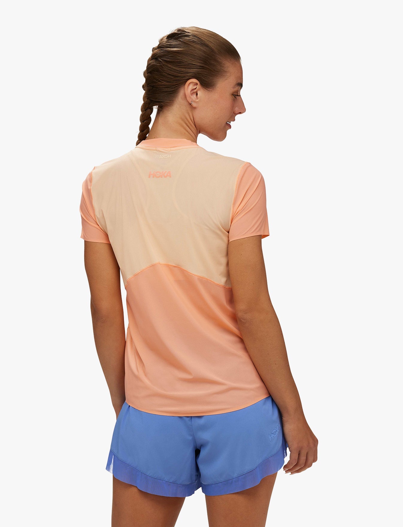 AIROLITE RUN SHORT SLEEVE - חולצת ריצה לנשים טי אירולייט - שרוול קצר בצבע כתום