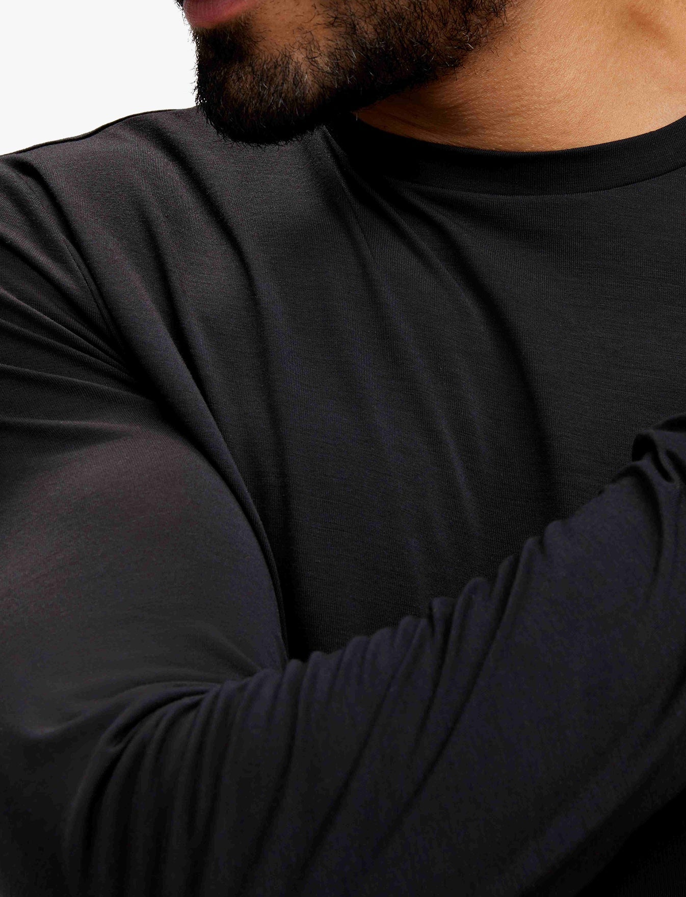 Hoka Essential LS Tee - חולצת טי שרוול ארוך אסנשיאל לגברים בצבע שחור