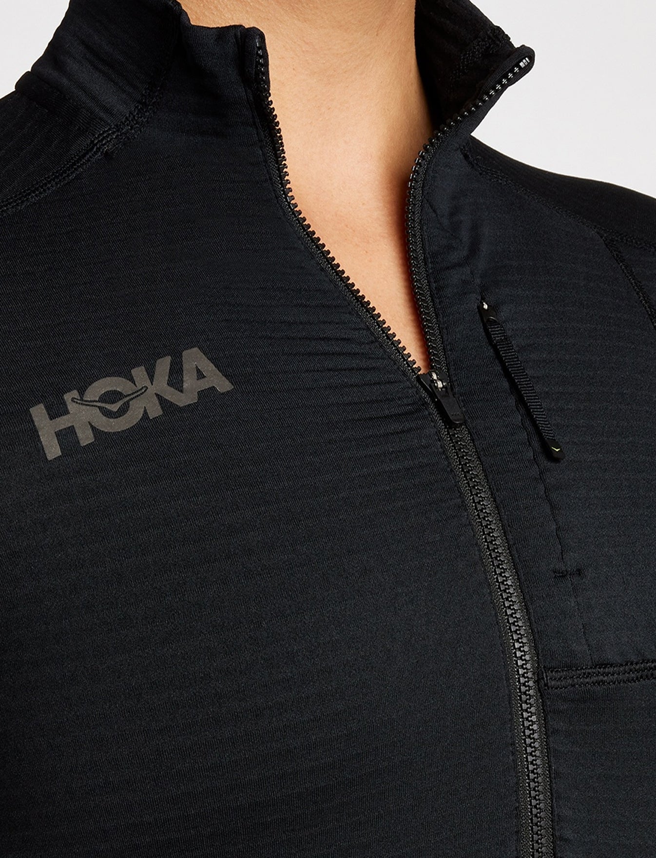 W 1/2 ZIP - עליונית נשים 1/2 רוכסן בצבע שחור