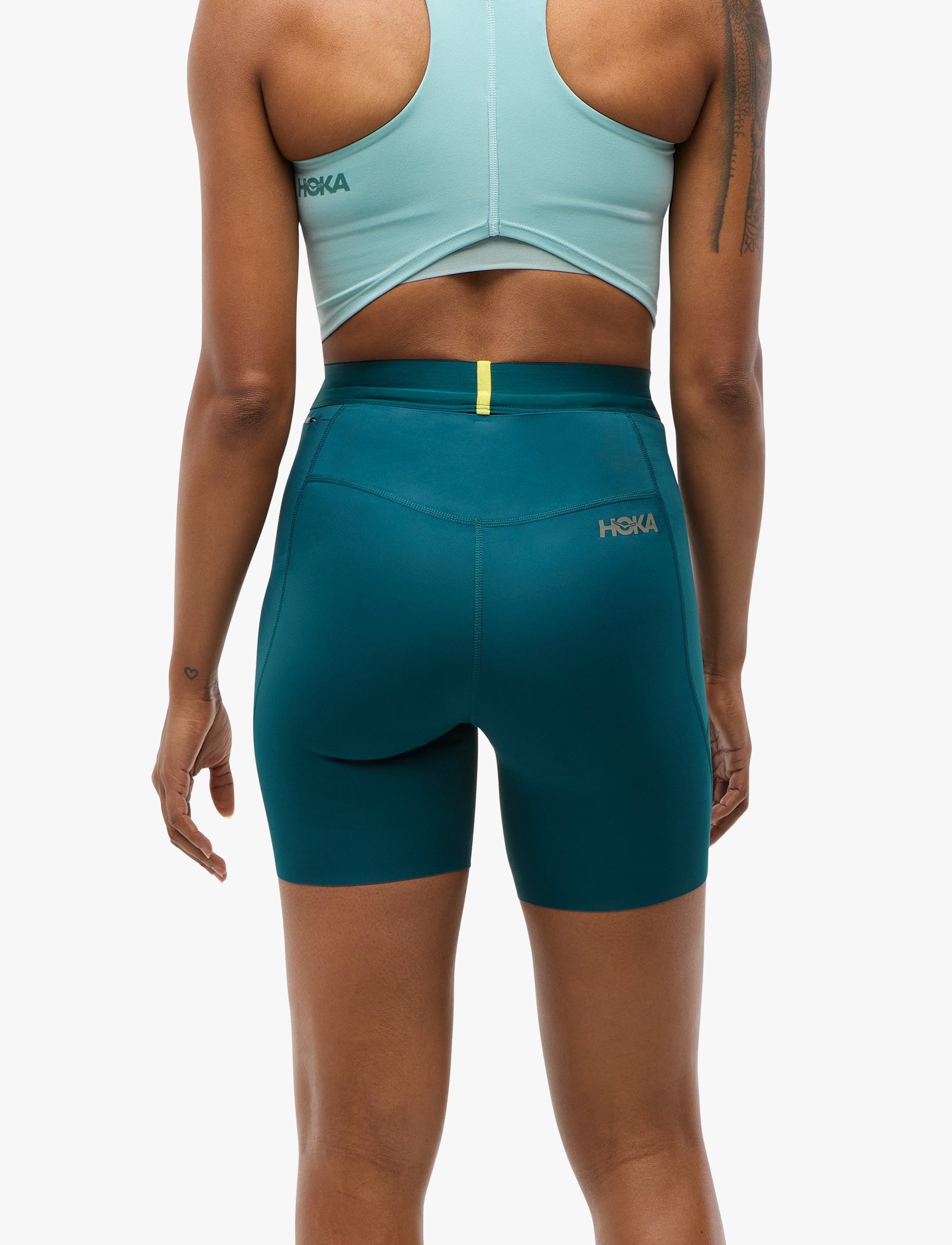 HOKA Novafly 6'' Knit Short  - מכנסי ריצה והליכה לנשים נובה פליי בצבע כחול דמדומים