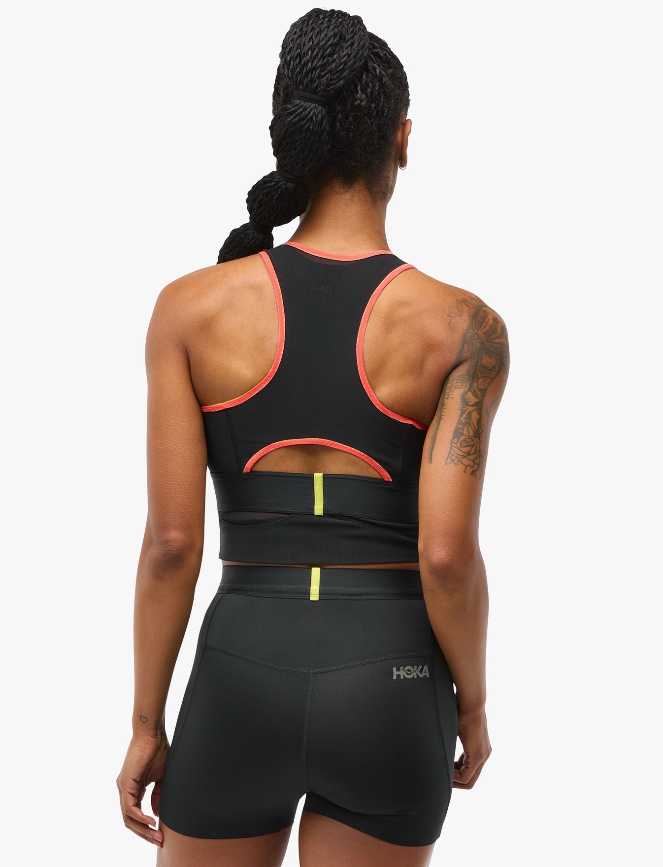 HOKA RACE DAY BRA W - חזיית ריצה למרוצים בצבע שחור