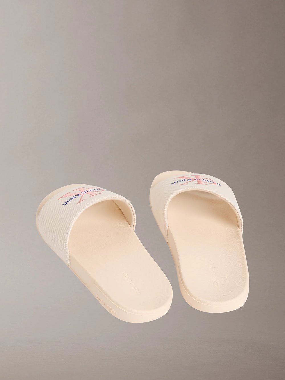 כפכפי קלווין קליין Canvas Contoured Logo Sliders נשים