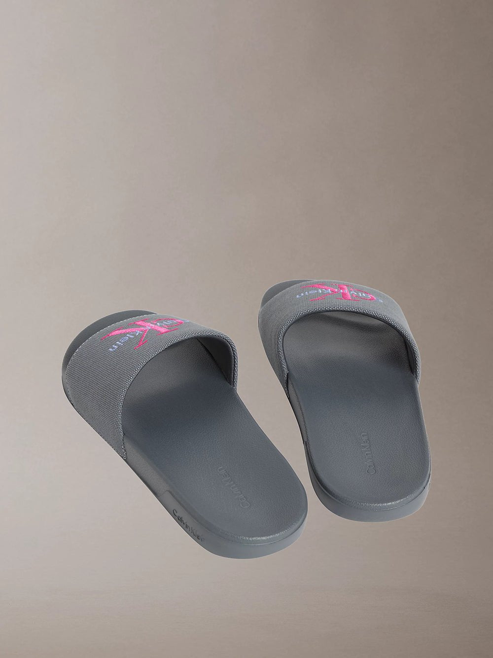 כפכפי קלווין קליין Canvas Contoured Logo Sliders נשים