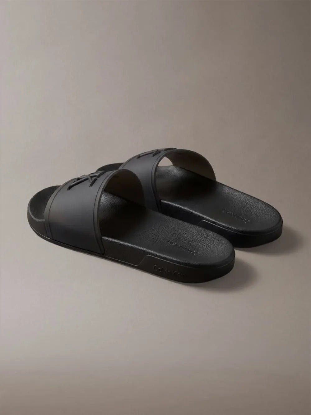 כפכפי קלווין קליין Nemo - Contoured Signature Logo Sliders נשים