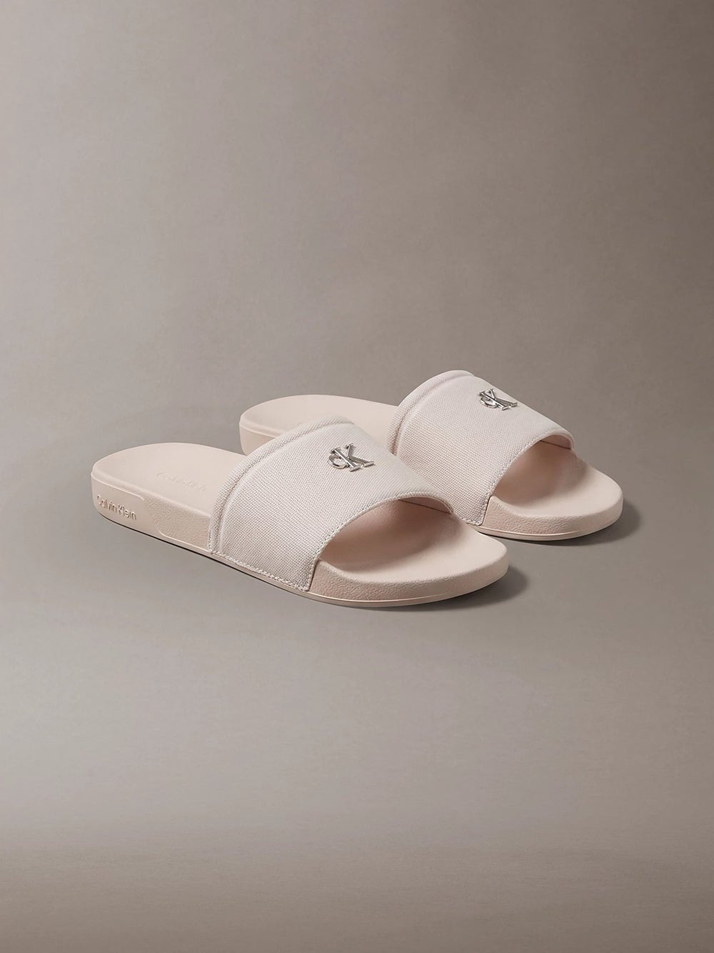 כפכפי קלווין קליין Canvas Signature Logo Sliders נשים