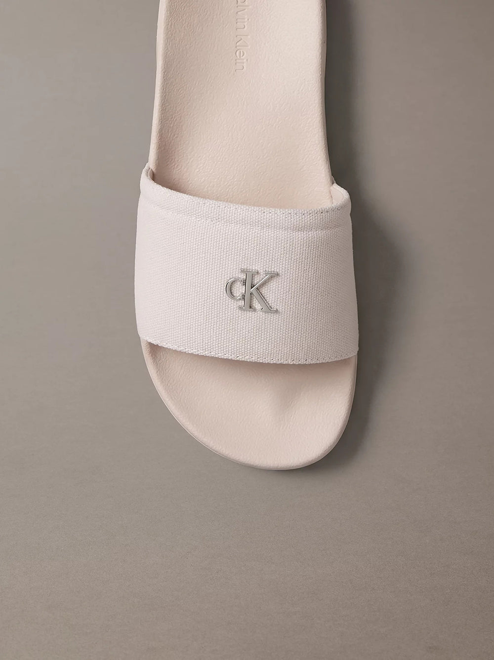 כפכפי קלווין קליין Canvas Signature Logo Sliders נשים