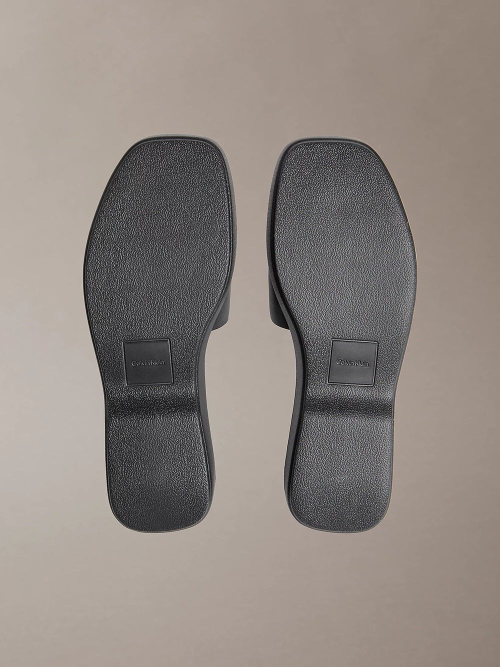 כפכפי קלווין קליין Amelia - Leather Platform Sliders נשים